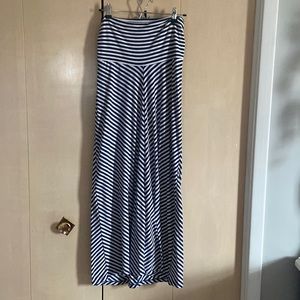 Pull above belly maternity skirt